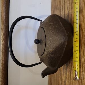 Iron tea pot with strainer.  HEAVY PIECE KOTOBUKI